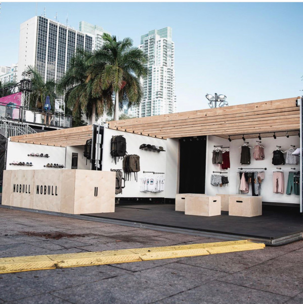 Pop up Store in Shipping containers
