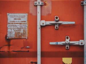 5 Reasons to Buy Your Shipping Containers in Bulk